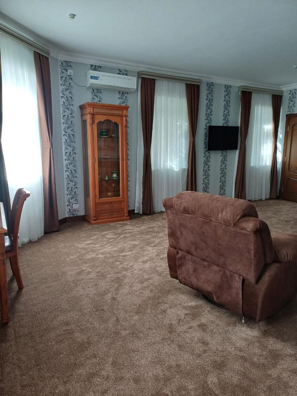 Maximum Hotel Navoi Kültér fotó